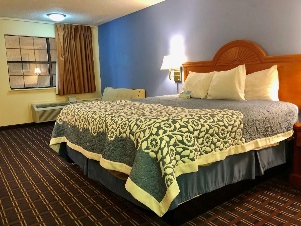Days By Wyndham Downtown-nashville West Trinity Lane Hotel