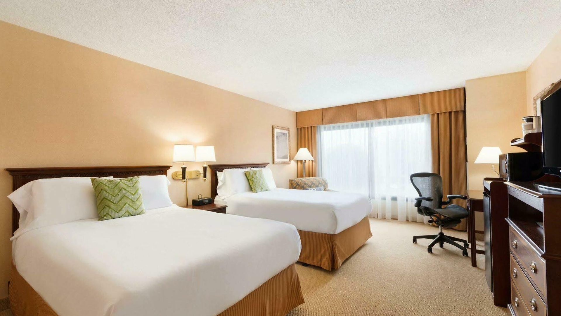 Hotel Radisson Airport 4*