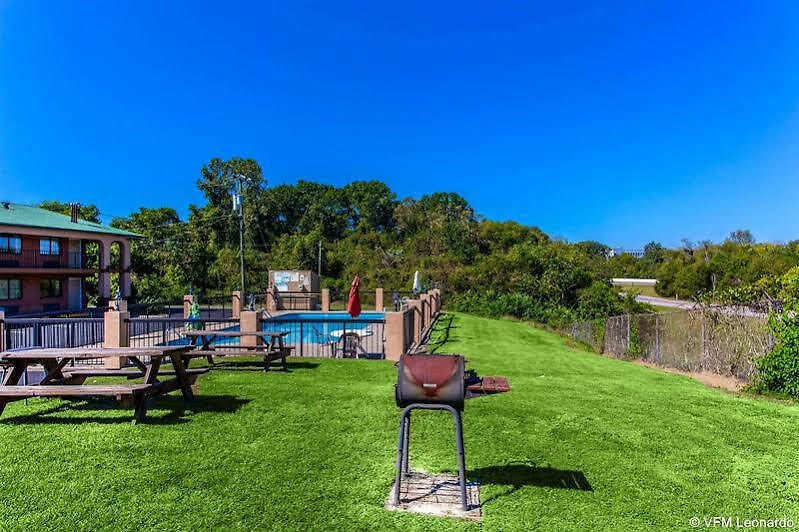Lodge Econo Near Percy Priest *