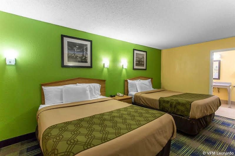 Lodge Econo Near Percy Priest *