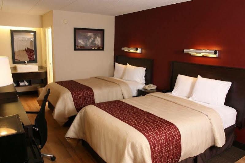 Red Roof Plus+ Airport Hotel 3*