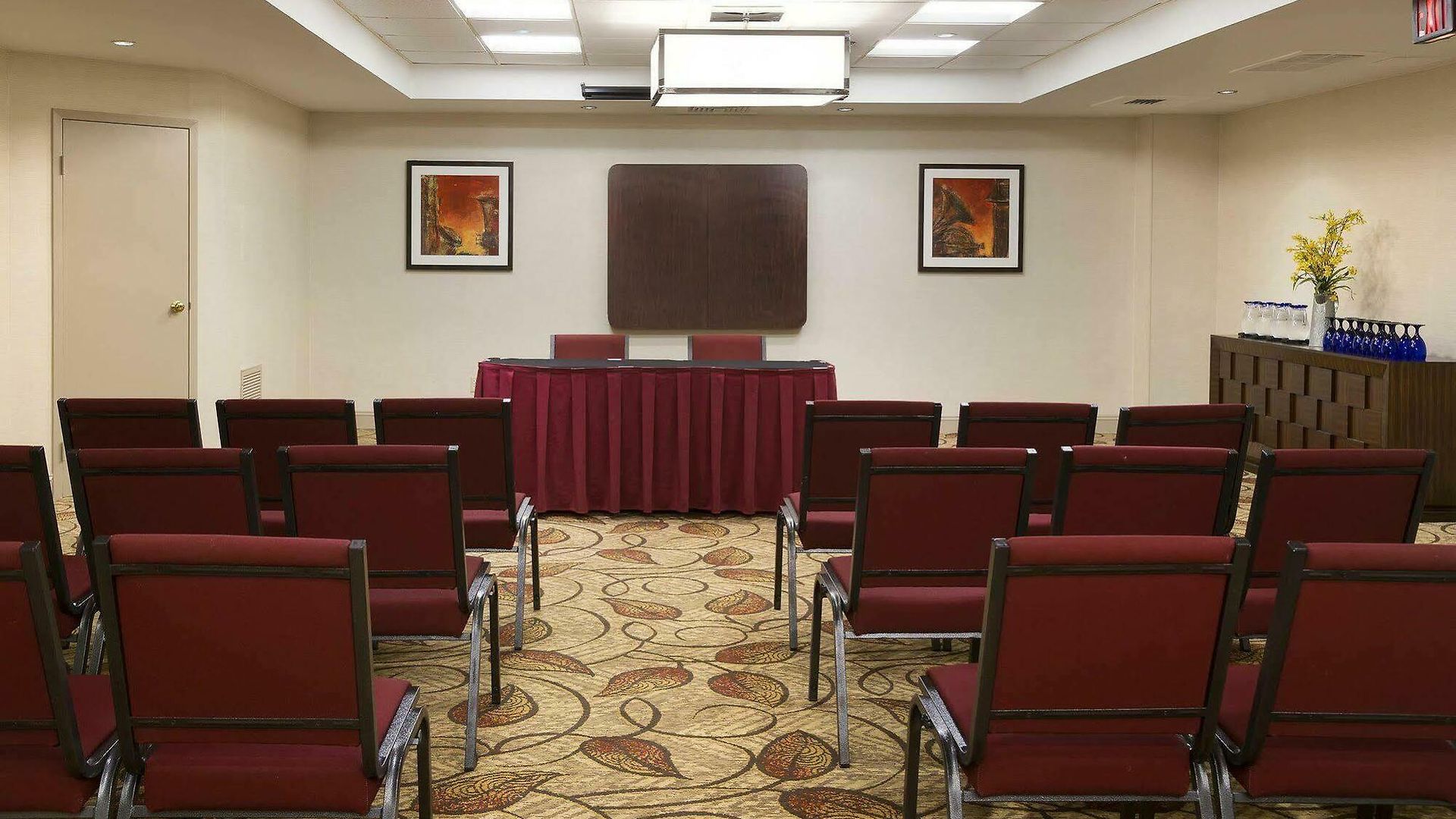 Doubletree By Hilton Airport 3*