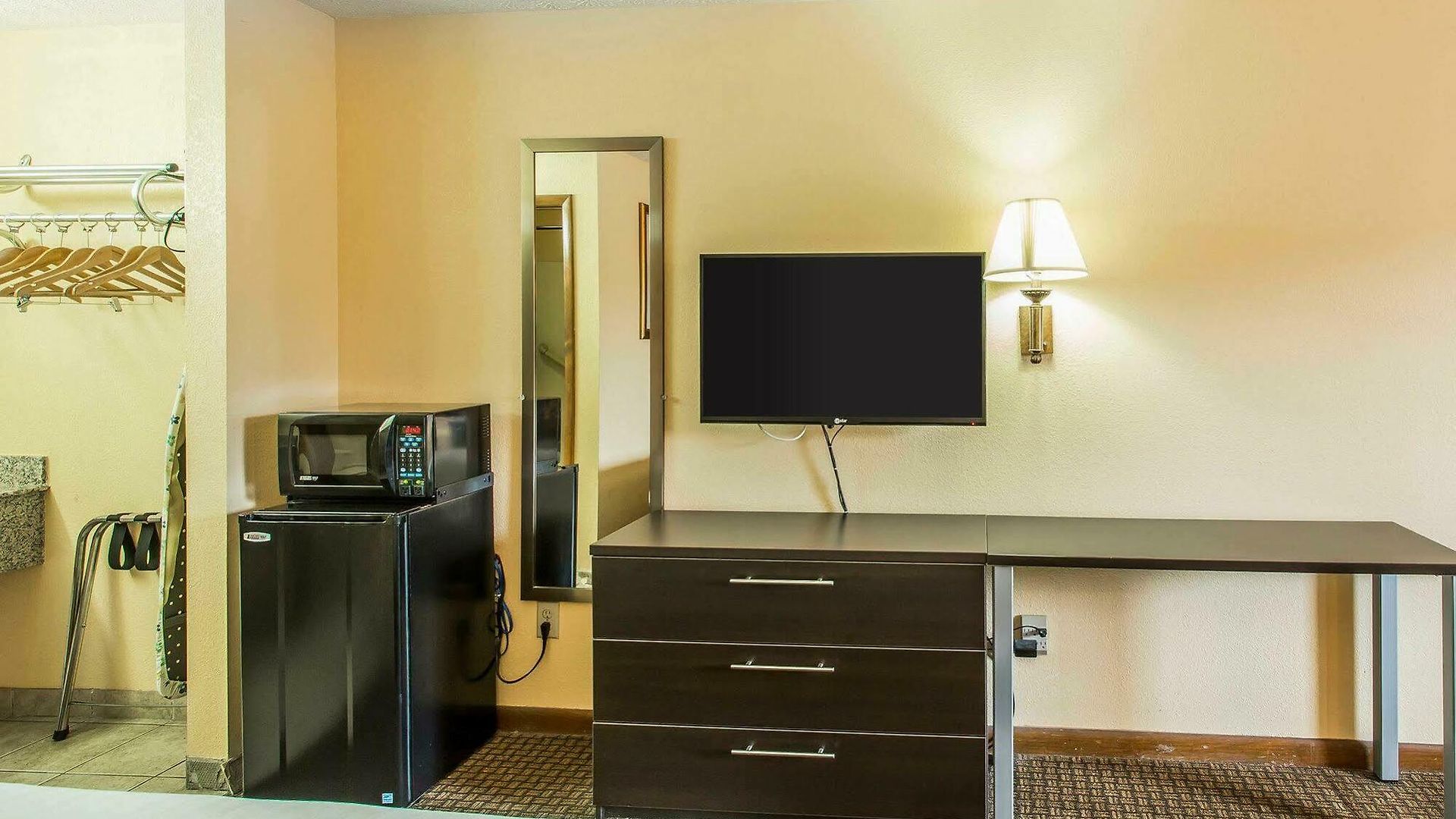 Econo North 3*