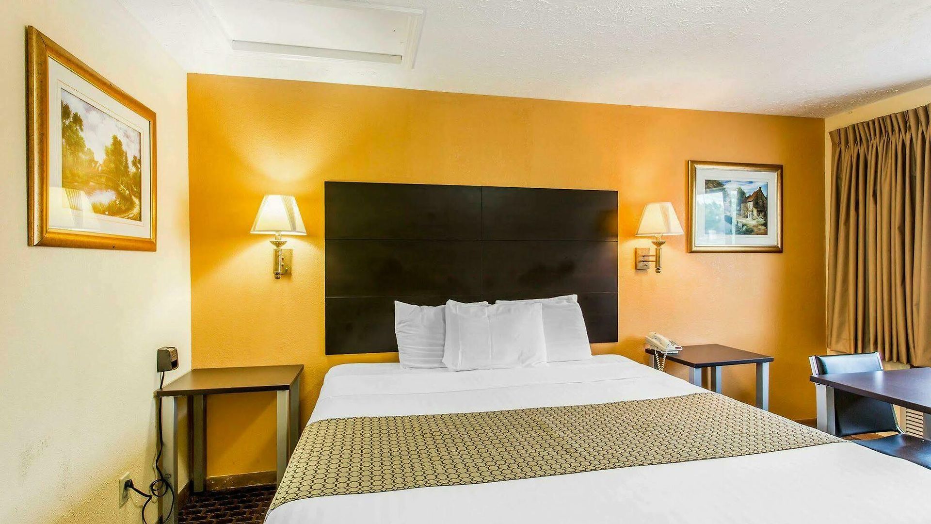 Econo North 3*