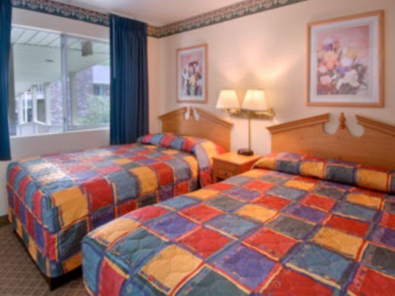 Red Lion & Airport Hotel