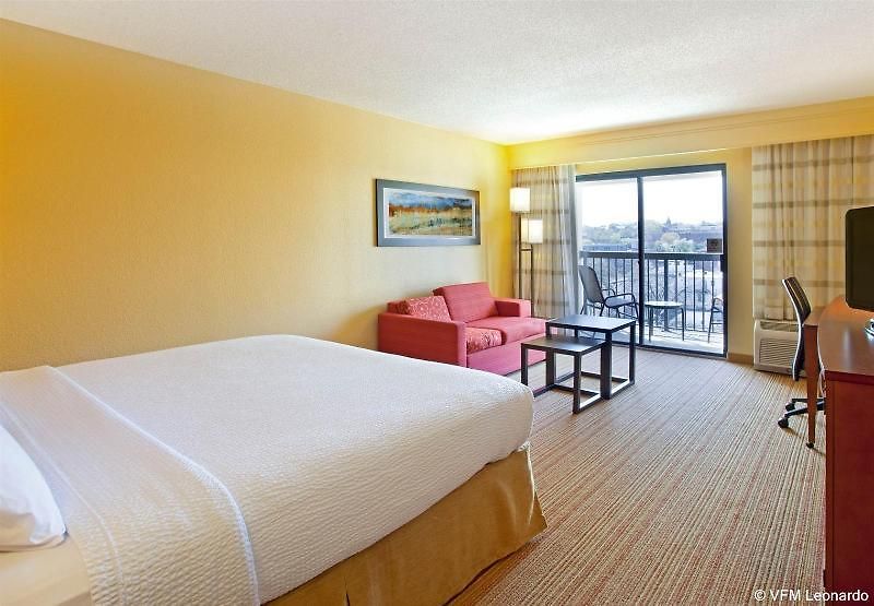Courtyard By Marriott Vanderbilt West End Hotel