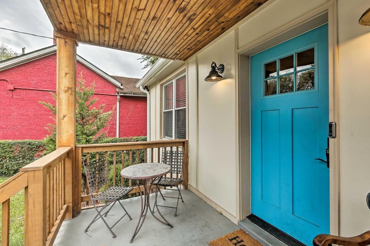 W/ Fire Pit & Yard, 3 Mi To Dwtn Holiday home