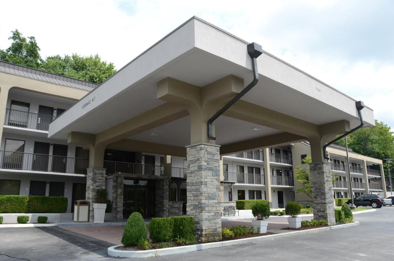 Baymont By Wyndham Airport 2*