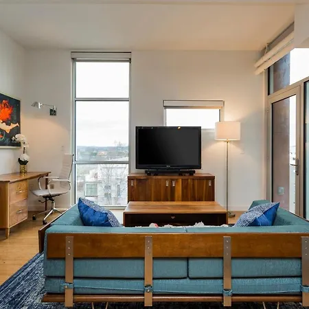 Artsy Extended Retreat Downtown Nashville