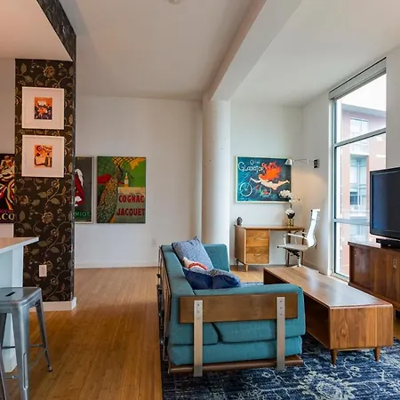 Artsy Extended Retreat Downtown Nashville