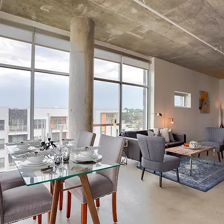 Gaze At Sprawling Vistas Through Walls Of Windows Holiday home