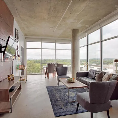 Gaze At Sprawling Vistas Through Walls Of Windows Holiday home *