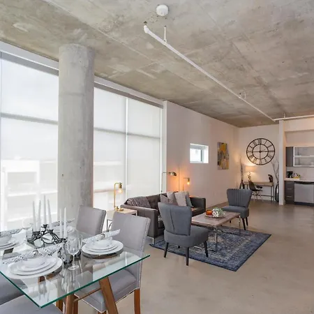 Gaze At Sprawling Vistas Through Walls Of Windows Holiday home *