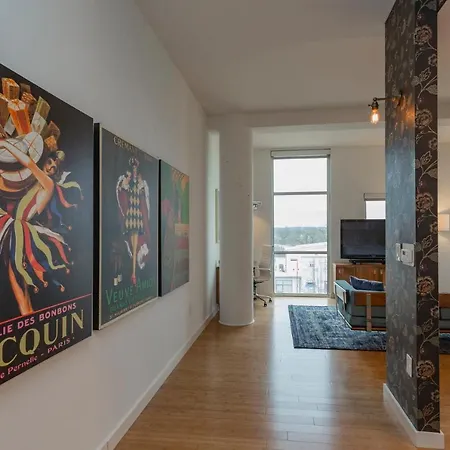 Artsy Extended Retreat Downtown Holiday home