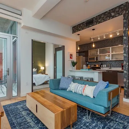 Artsy Extended Retreat Downtown Holiday home