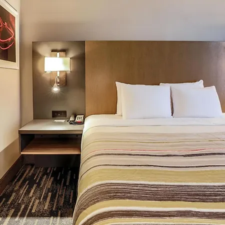 Country & By Radisson Airport Tn Hotel Nashville