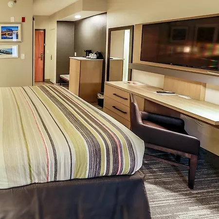 Country & By Radisson Airport Tn 4*