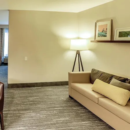 Country & By Radisson Airport Tn 4*