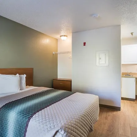 Hotel Hometowne By Red Roof - Airport/briley Pkwy Nashville