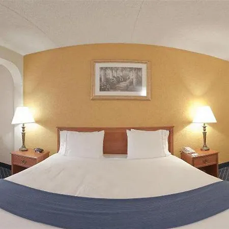 Hotel Express & Nashville-i-40 & I-24 Nashville