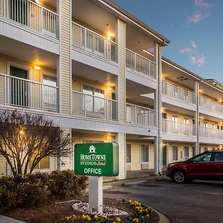 Hometowne By Red Roof - Airport/briley Pkwy Hotel