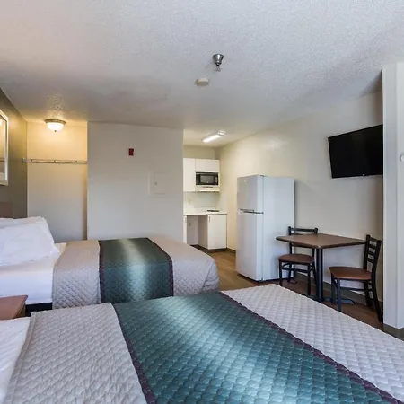 Hotel Hometowne By Red Roof - Airport/briley Pkwy 2*