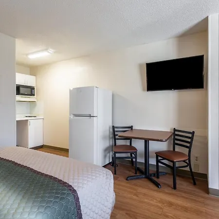 Hometowne By Red Roof - Airport/briley Pkwy Nashville