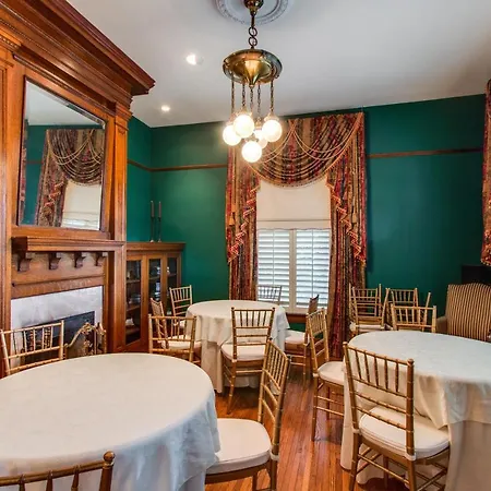 Bed & Breakfast The Timothy Demonbreun House *