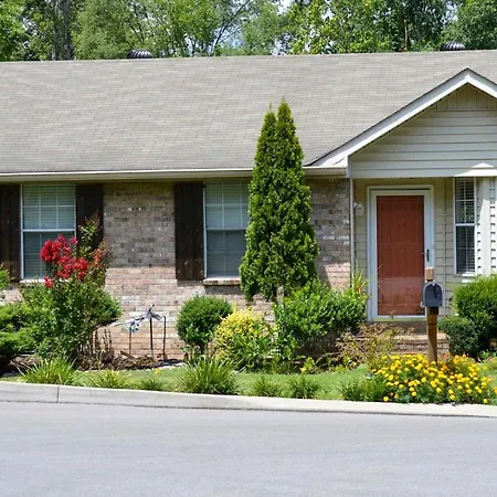 Holiday home Lively East Pad: Walk To Bars & Eateries Nashville