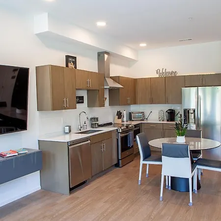 Urban Lux Modern 2 Bdr/2 Ba Condo * Nashville