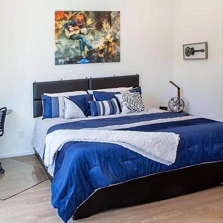 Urban Lux Modern 2 Bdr/2 Ba Condo Aparthotel