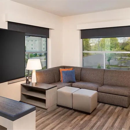 Hyatt House Airport Hotel 3*