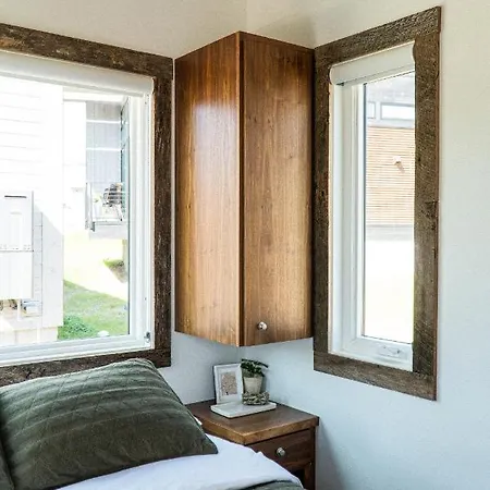 Ironwood Grove, Tiny House 4*