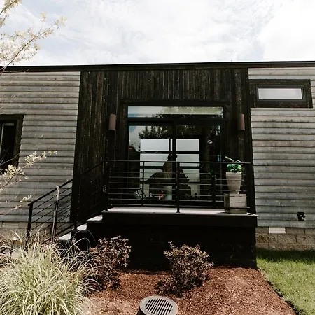 Ironwood Grove, Tiny House Aparthotel Nashville
