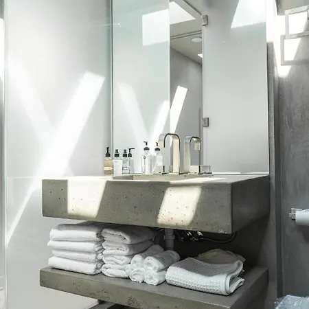 Ironwood Grove, Tiny House Aparthotel 4*