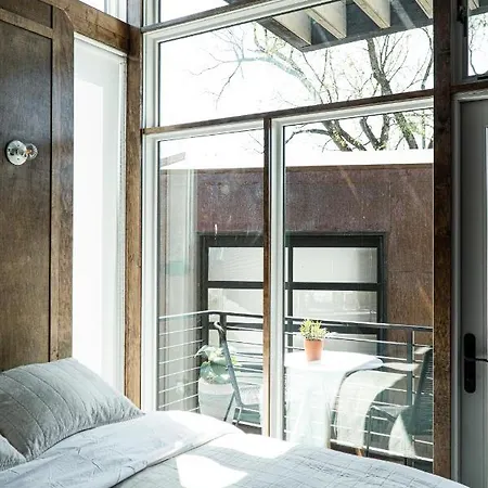 Ironwood Grove, Tiny House Aparthotel