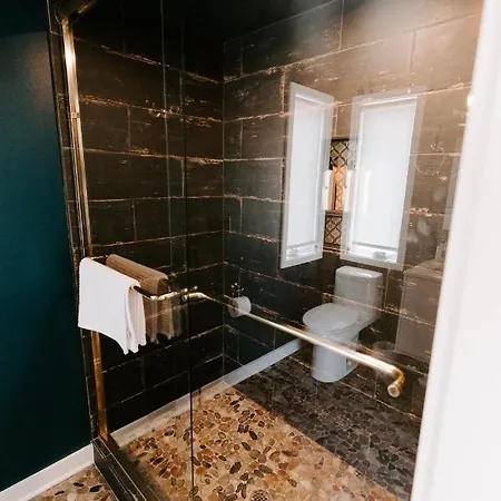 Ironwood Grove, Tiny House 4*