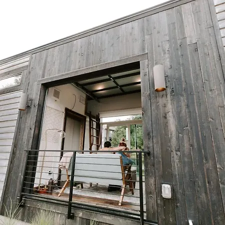 Ironwood Grove, Tiny House Aparthotel