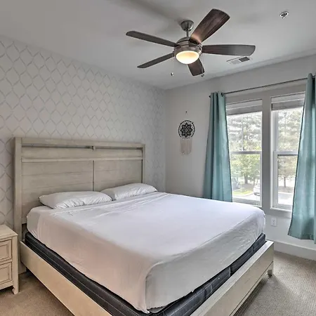 Modern Condo: 7 Mi To Downtown!