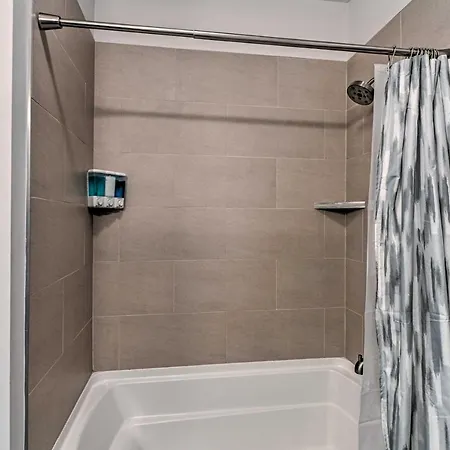 Modern Condo: 7 Mi To Downtown! * Nashville