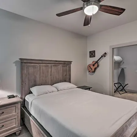 Modern Condo: 7 Mi To Downtown! * Nashville