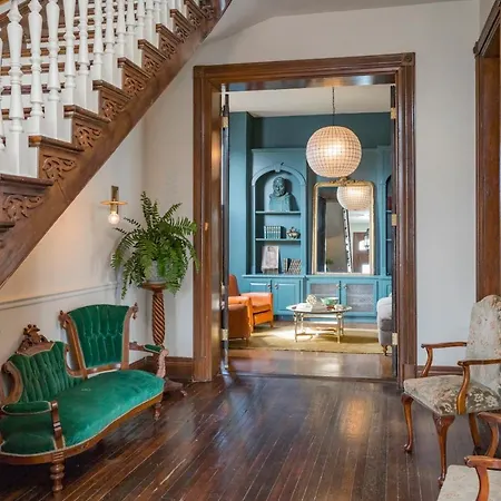 Lord & Liberty Hotel, Henrie House Guest house