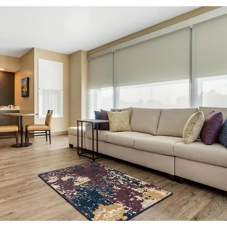 Cambria Airport Hotel 5*