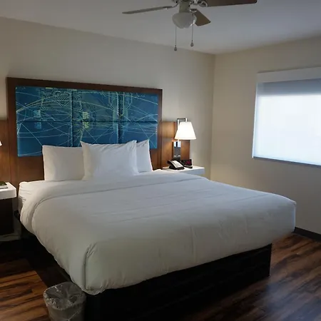Red Lion & Airport Hotel 2*
