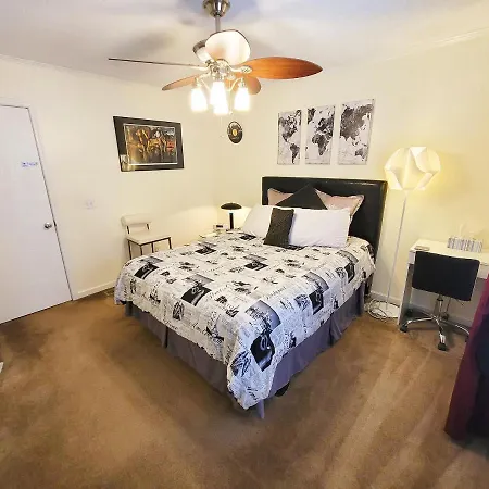 Homestay Contemporary Paradise W/ Private Bathroom *