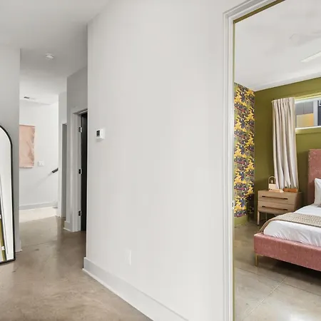 Vibrant Designer House With Roof Deck & Garage Near Dt * Nashville