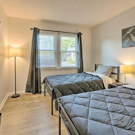 Modern Townhome: Large Yard & Deck! Holiday home Nashville