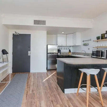 Apartment Music Row Retreat With Pool And Free Parking, Walk To Bars! Nashville