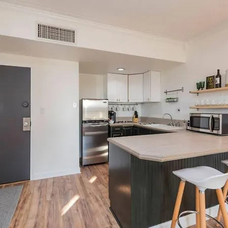 Music Row Retreat With Pool And Free Parking, Walk To Bars!