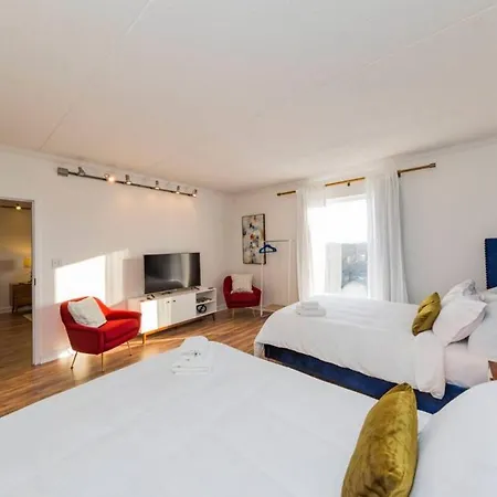Music Row Retreat With Pool And Free Parking, Walk To Bars! Apartment *